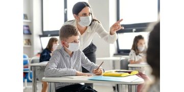 Structura anului şcolar se schimbă. Ministrul Educaţiei anunţă vacanţă mai lungă
