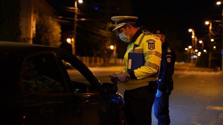 La plimbare în miez de noapte prin Baia Mare, fără permis şi cu maşini neînmatriculate