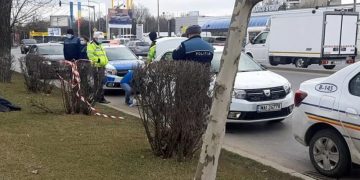 Doi falşi poliţişti au făcut 20.00 de euro din şpăgi şi amenzi plătite pe loc