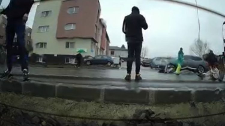Tânără rănită într-un accident rutier: „Oamenii stăteau cu telefoanele în mână și filmau”