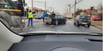 Accident la intersecţia dintre Bd. Bucureşti şi str. Mărgeanului – FOTO