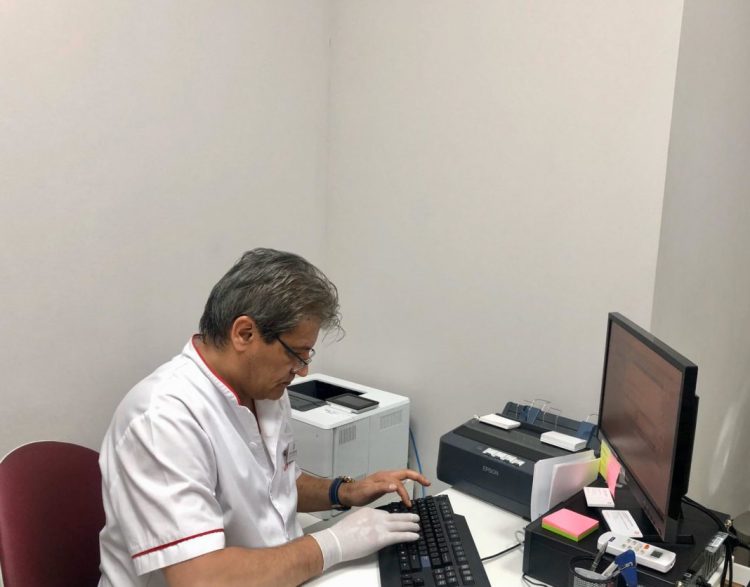 Un medic militar atrage atenţia: „Tulpina britanică e atipică. Deşi vin cu saturaţie bună, pacienţii au plămânii afectaţi”