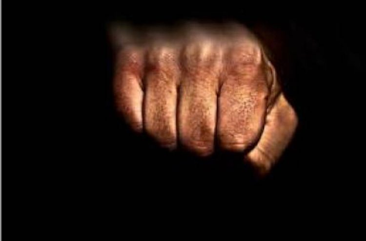 Tâlhărit, bătut şi lăsat pe marginea drumului în Ulmeni