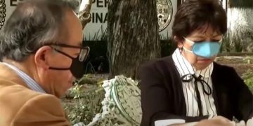 Masca nazală, de folosit în timpul mesei, naște controverse. Ce spune OMS