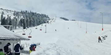 Locul din Maramureş unde se schiază şi azi „cu zăpadă proaspătă”