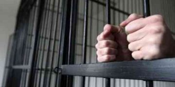 Femeie din Bogdan Vodă, încarcerată pentru abandon de familie