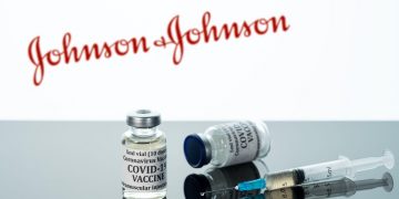 Comisia Europeană a decis să nu reînnoiască contractele cu AstraZeneca și Johnson & Johnson