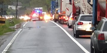 VIDEO: Imagini înfiorătoare de la accidentul din Buciumi. Victima, salvată de ceilalți șoferi – FOTO