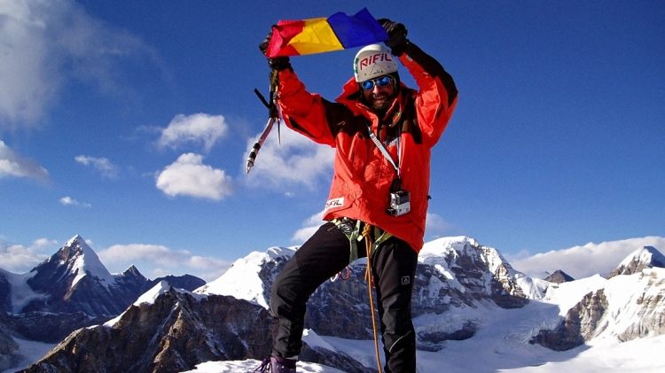 Remember. În urmă cu 36 de ani, alpinistul român Constantin Lăcătușu se agăța de Vârful Everest