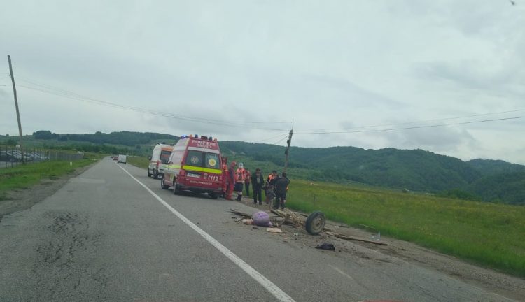Căruţă lovită de o maşină pe DN 18B – FOTO