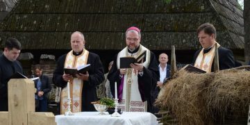 SIGHETU MARMAȚIEI: Preasfințitul Vasile la aniversarea a 40 de ani de la deschiderea Muzeului Satului Maramureșean
