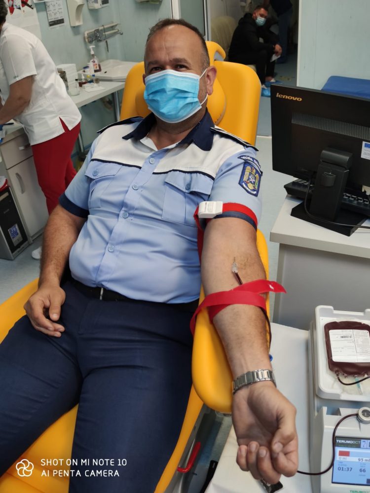 Poliţiştii rutieri maramureşeni solidari cu persoanele care au nevoie de sânge