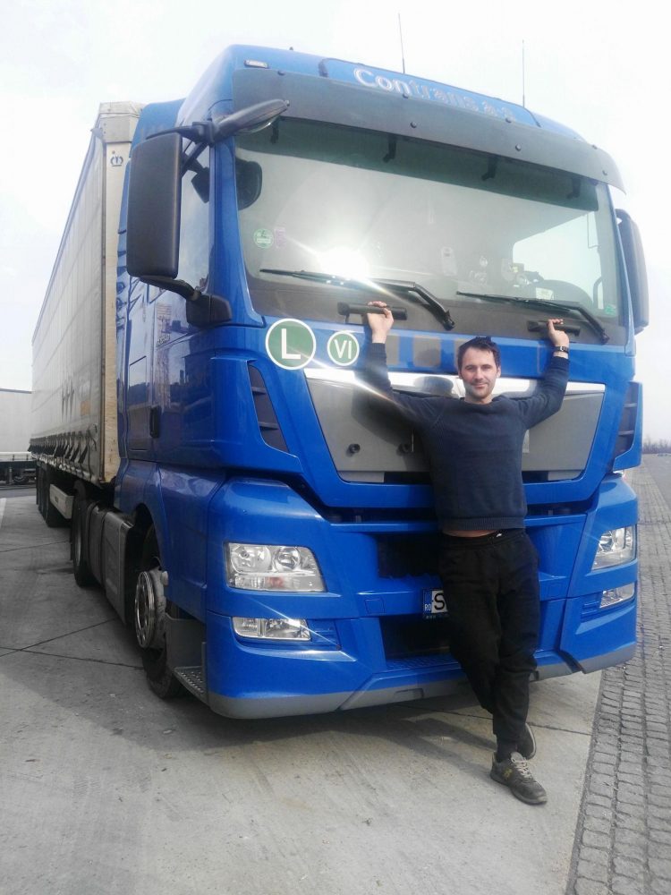 Mihai, un tânăr şofer de TIR, ucis cu sabia într-o parcare din Franța, sub privirile neputincioase ale soției