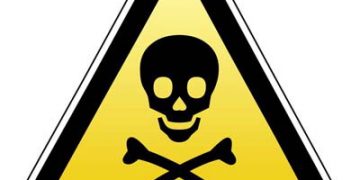 Depozit ilegal de deșeuri periculoase în curtea unei firme din Baia Sprie