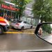 Accident groaznic la Vivo Mall. Un șofer de BMW a intrat în stația de autobuz, lovind doi pietoni