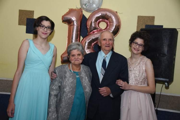 Gemenele Ene au nevoie de ajutorul nostru: „Bunicii au fost pentru noi ce n-a putut fi tata!”