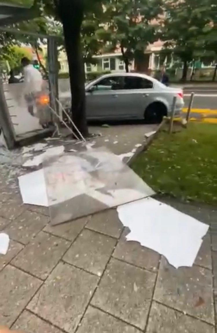 GALERIE FOTO. Accident la Vivo Mall: Copiii teribiliști cu BMW, ne omoară cu zile