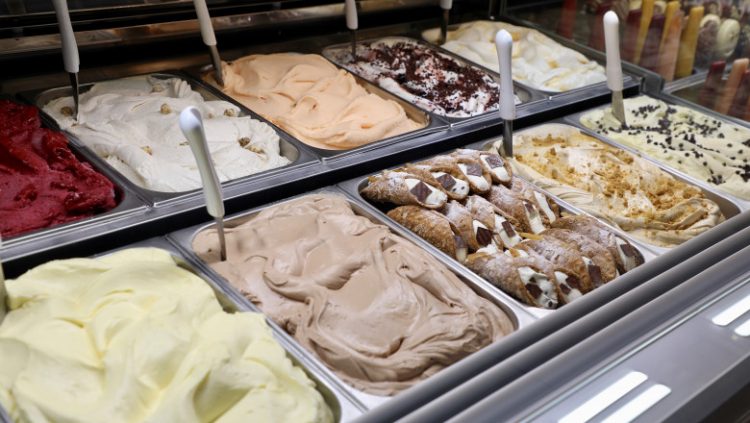 Loturi de înghețată contaminată cu oxid de etilenă, retrase de la vânzare în România