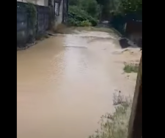 Șomcuta Mare: Mai multe străzi și case au fost inundate