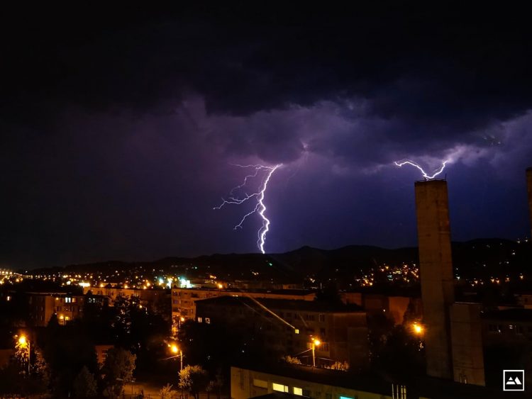 Fotografii de senzație în timpul furtunii din Baia Mare. GALERIE FOTO