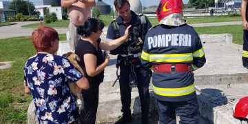 Căţel fără stăpân, salvat dintr-un canal de pompierii maramureşeni – FOTO