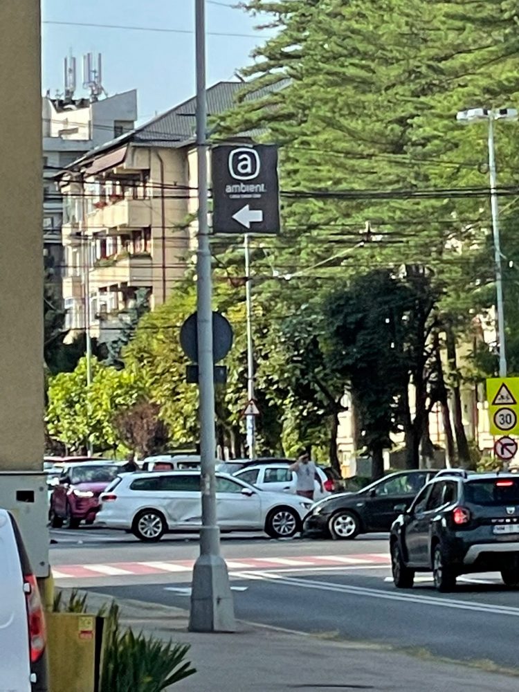 FOTO: Marţi, trei ceasuri rele: accident de circulaţie într-o importantă intersecţie din Baia Mare