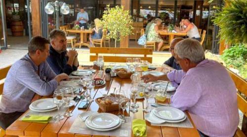 Hopa! Ciolacu nu l-a poftit la masă pe Dâncu…