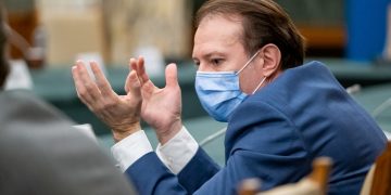 Nu-i făcută neștiută! Premierul Cîțu a fost căsătorit cu nepoata lui Mugur Isărescu!