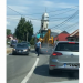 Pericol la Lăpușel. Coloane de maşini din cauza unui fir de electricitate atârnat peste carosabil – video