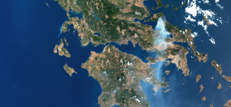 GALERIE FOTO: Cum arată insula Evia înainte și după incendii. Imagini incredibile din satelit surprind proporțiile dezastrului