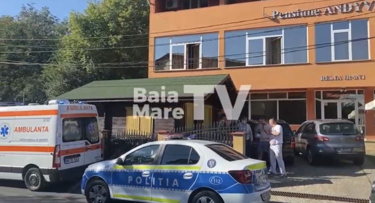 SUPĂRAT PE IUBIT – UN BĂRBAT AMENINȚĂ CĂ SE ARUNCĂ DE LA BALCONUL UNEI PENSIUNI DE PE STRADA VICTOR BABEȘ DIN BAIA MARE