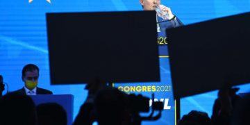 Congres scăpat de sub control…