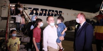 139 de cetățeni afgani au ajuns în România cu o cursă specială