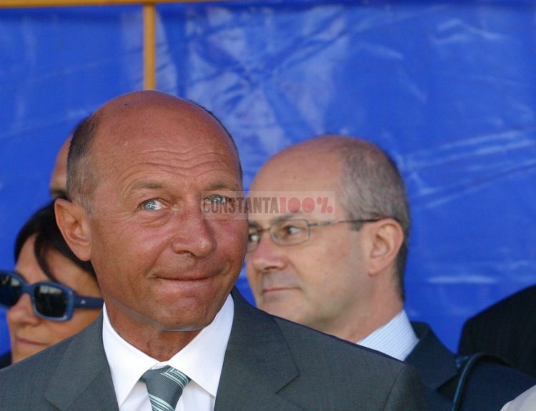 Băsescu (Petrov) a mințit când a spus că a turnat la Securitate din obligații militare!