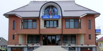 SĂLSIG / ACTUALIZARE: COMUNA CARE A RENUNŢAT LA EXTINDEREA REŢELEI DE CANALIZARE PENTRU O CAPELĂ DE 100.000 DE EURO. PRIMARUL DĂ VINA PE FOSTUL EDIL