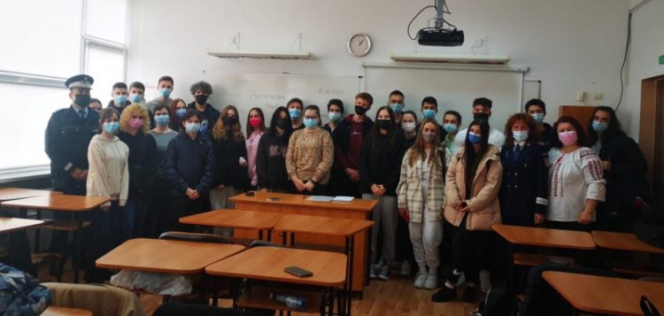 Ziua Europeană de luptă Împotriva Traficului de Persoane, marcată de elevii Colegiului Naţional Mihai Eminescu din Baia Mare