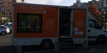 „Cartea pe roți“, prima librărie mobilă din lanțul Humanitas, în Baia Mare