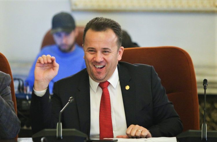 Liviu Marian Pop, fostul senator genunche, oștean de bază în ceata lui Dragnea!