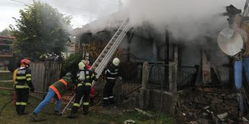 Bătrânică arsă de vie. I-a luat foc casa și nu a mai apucat să iasă