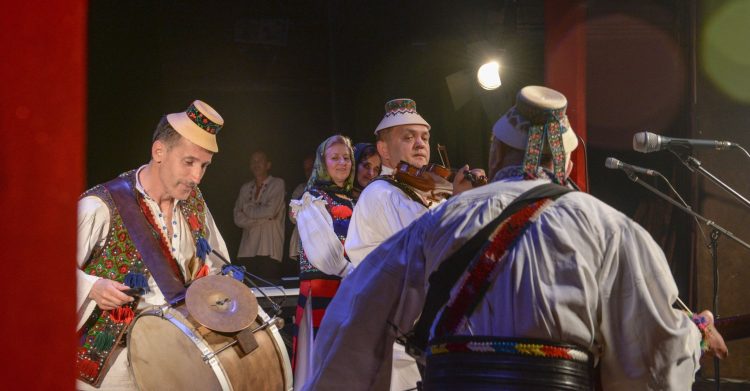 ETNO MUSIC SHOW, la Teatrul Municipal Baia Mare