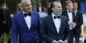 Gata, vine Salvatorul! Dacă țara o cere, Rareș Bogdan intră în guvernul Cîțu!