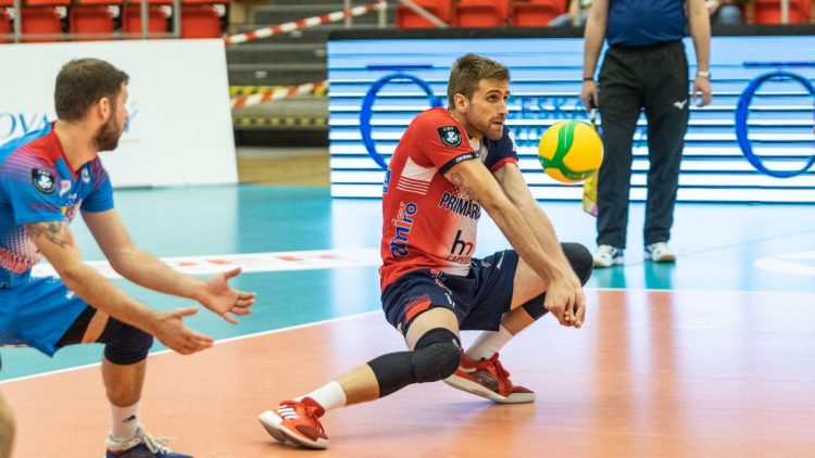 Patru înfrângeri din patru partide jucate!