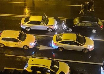 Impact frontal în Baia Mare. Traficul greoi în intersecția Bulevardelor Republicii cu Traian